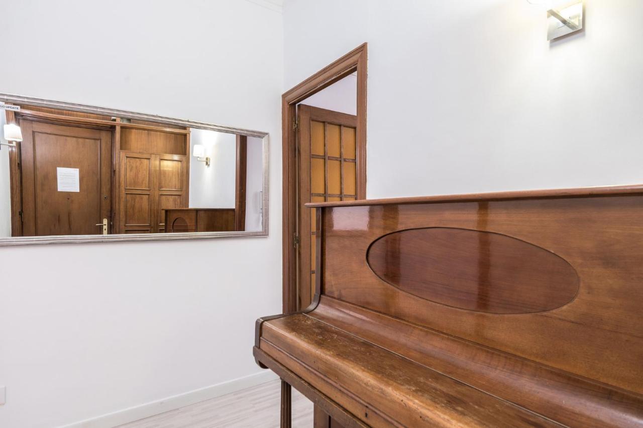 Spacious 3 Bed Apt In The Heart Of Sant Antoni Barcelona Exterior foto